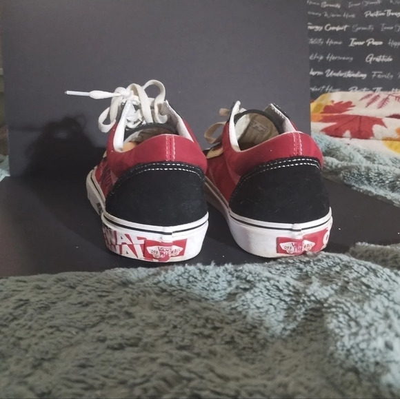 Vans with a graffiti flame colorway - Picture 9 of 12